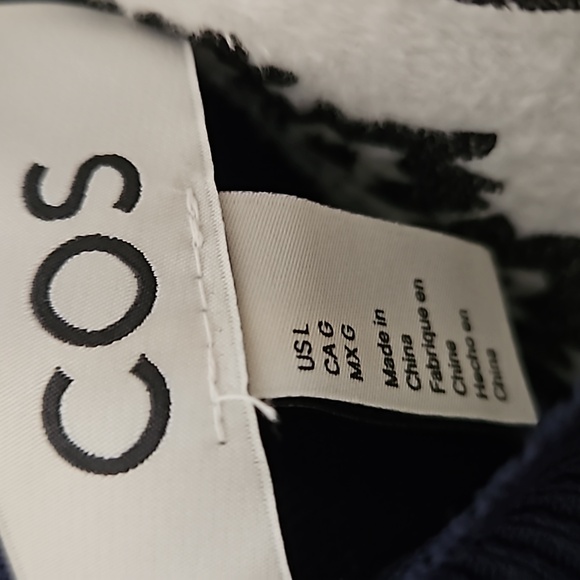 COS deep plum knit mock neck top with ruffled sleeves. - Picture 3 of 6